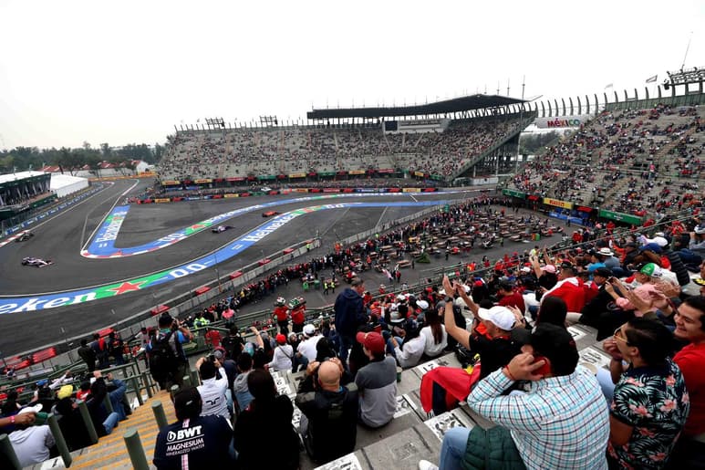El Gran Premio de México se pone en marcha este viernes con las Prácticas 1 y 2 y finaliza el domingo con la carrera, en donde todo el país espera ver a Sergio 'Checo' Pérez consiguiendo el podio.