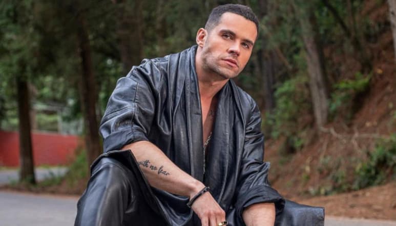 Luego de que el actor mexicano Eleazar Gómez de 35 años quedara en libertad tras haber estado en prisión preventiva por la denuncia que hizo su expareja Tefi Valenzuela por violencia doméstica, el famoso no ha podido recuperar su espacio en la televisión.