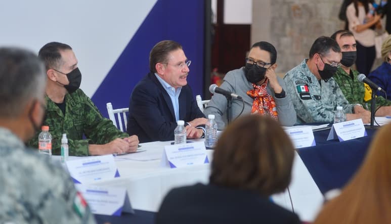 El gobernador de Durango, José Rosas Aispuro Torres, entregó equipamiento a las distintas corporaciones de seguridad. (CORTESÍA)