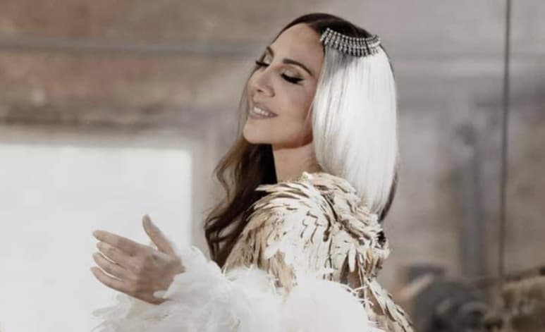 La cantante, Mónica Naranjo, ha vuelto a teñirse el cabello de dos colores, tal y como ocurrió en sus inicios profesionales. (ESPECIAL)