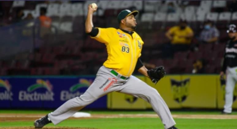 Los Cañeros de Los Mochis rescataron anoche el tercer juego de la serie en Culiacán. (ESPECIAL)