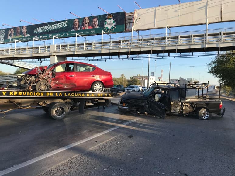Percance provocó un importante congestionamiento vial. (EL SIGLO DE TORREÓN)