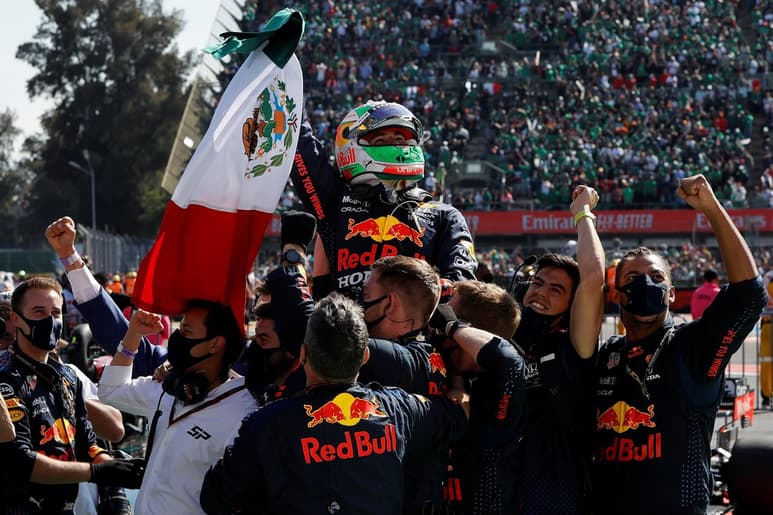 'Checo' Pérez cumplió su sueño e hizo historia en el automovilismo mexicano al ser el primer piloto que se sube al podio en el Gran Premio de nuestro país.