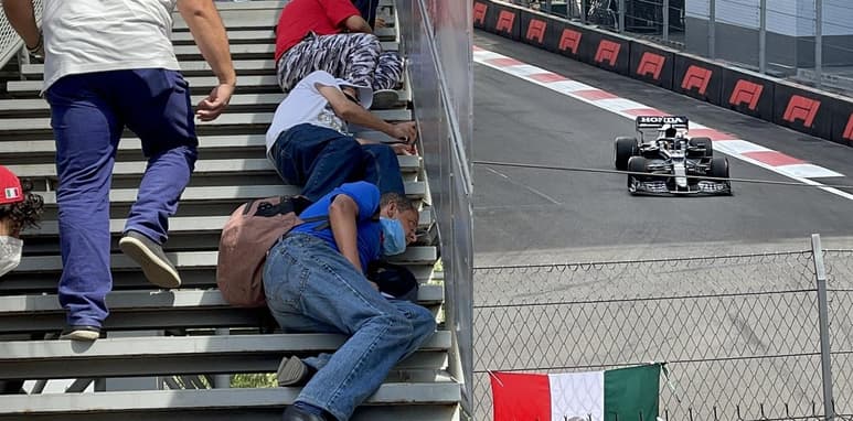 Los aficionados aprovecharon un puente cercano al Foro Sol para ver la Fórmula 1 (CAPTURA)