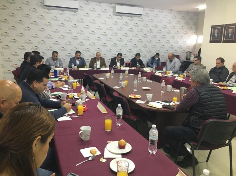 Ayer se reunieron con diputados federales, quienes presentaron ante el sector productivo las generalidades de la iniciativa financiera para el próximo año. (EL SIGLO DE TORREÓN)