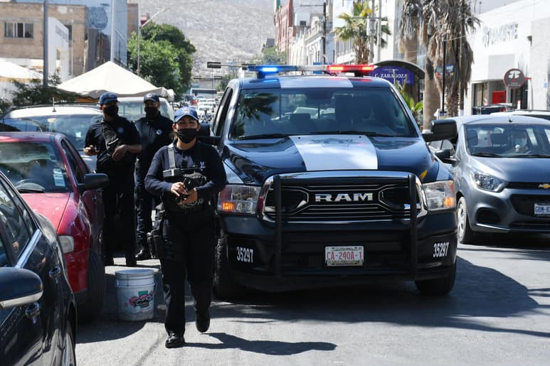Adelaido Flores Díaz, coordinador de la Secretaría de Seguridad Pública en La Laguna, dijo que se recibieron instrucciones claras en las diferentes corporaciones y que los comercios pueden tener la seguridad de que se les cuidará y vigilará durante el tiempo que se mantengan abiertos. (ARCHIVO)