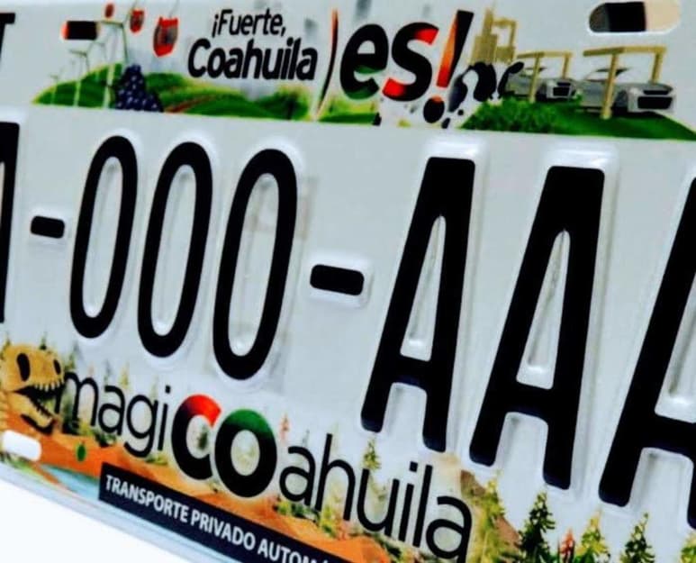 Las nuevas placas vehiculares del año que entra contarán con un lector, el cual servirá para garantizar la seguridad, pues permitirá identificar unidades o personas involucradas en un delito. (EL SIGLO DE TORREÓN)