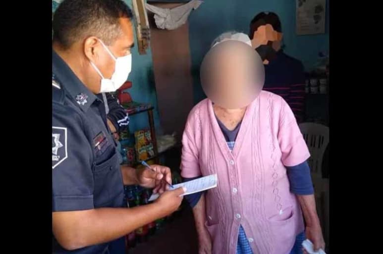 La mujer de 85 años, presentaba diversas lesiones provocadas por su hijo de 52 (ESPECIAL)
