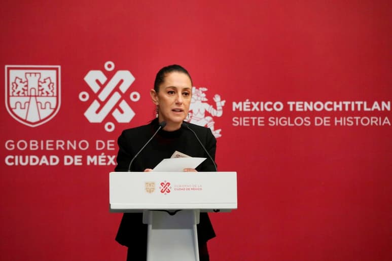 La jefa de gobierno capitalino, Claudia Sheinbaum Pardo, hizo un llamado a las y los alcaldes a que se sumen a los gabinetes de seguridad que se instalarán la siguiente semana en cada una de las 16 demarcaciones, con el objetivo de trabajar de la mano en la estrategia de seguridad y reiteró que en la capital del país existe un mando único policial. (ARCHIVO)