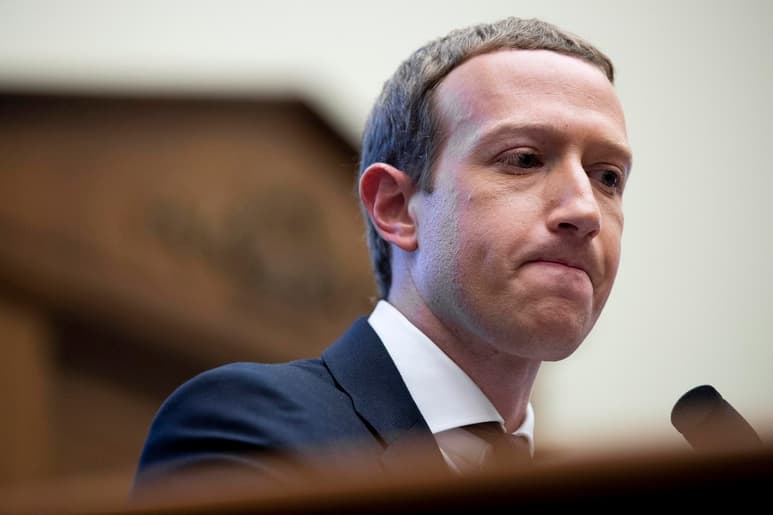 Cuando Mark Zuckerberg anunció planes ambiciosos para construir el “metaverso”, una realidad virtual destinada a suplantar la internet y fusionar la vida virtual con la real prometió que se podría “hacer casi cualquier cosa que se pueda imaginar”. (ARCHIVO)