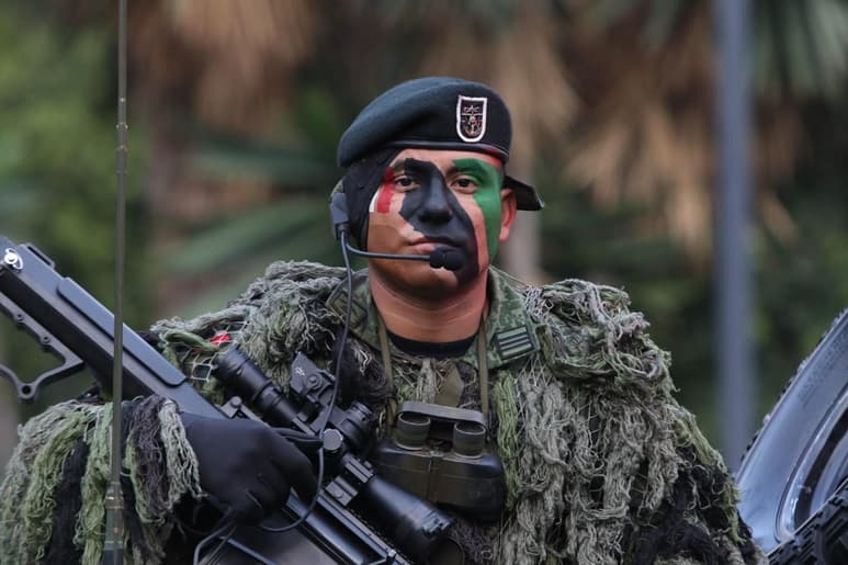 En siete de las 11 entidades en las que Morena ganó la gubernatura en el presente año los nuevos mandatarios pusieron a militares al frente de la seguridad pública. (ARCHIVO)