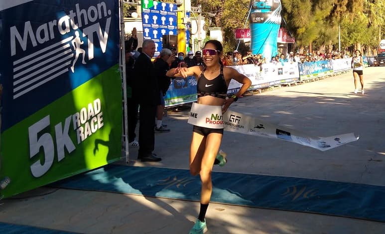 En un cierre espectacular, la destacada triatleta Anahí Álvarez, se agenció la Carrera 10 K Elite MarathonTV celebrada este domingo por la mañana en el Bosque Venustiano Carranza de Torreón. (ARCHIVO)