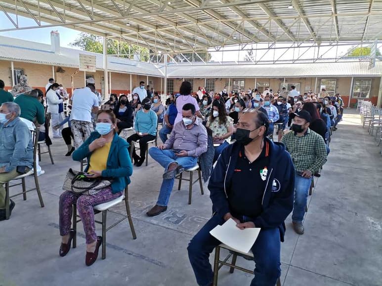 El magisterio de Coahuila está inquieto pues desconocen cuál es el tiempo que dura la inmunidad de la vacuna anti-COVID-19 que se aplicaron el pasado mes de abril y que fue la de CanSino. Cerca de 30 mil dosis docentes se han aplicado segundas dosis. (ARCHIVO)