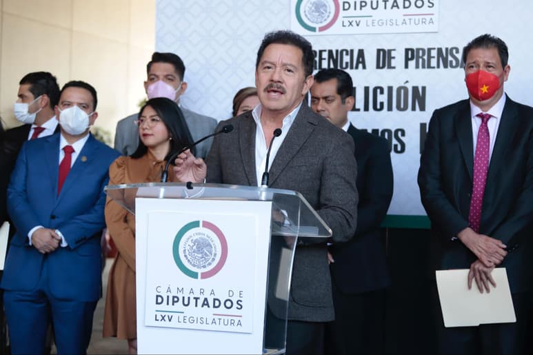 El coordinador de Morena en la Cámara de Diputados, Ignacio Mier, dijo que confía en que convencerá al grupo de priistas que abiertamente han rechazado la reforma eléctrica, pero adelantó que lo hará hasta que se enfríen los ánimos. (ARCHIVO)