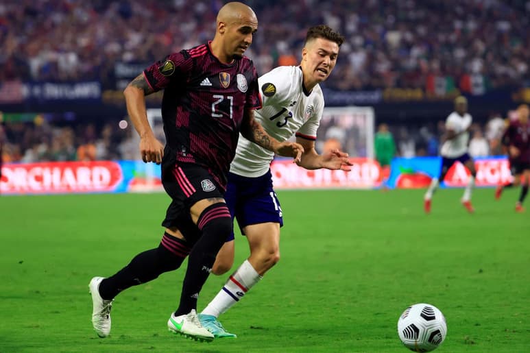 El jugador Luis 'Chaka' Rodríguez fue señalado por la afición por su bajo desempeño luego de la derrota de la Selección Mexicana ante Estados Unidos por 2-0. (ARCHIVO)