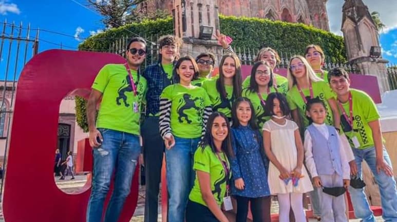 El pasado martes 9 de noviembre, los seis cortometrajes realizados durante el Rally Universitario del XXIV Guanajuato International Film Festival (GIFF), tuvieron su gran estreno en Ciudad de México. Se trata de seis cortometrajes realizados por equipos universitarios, uno de ellos conformado por 10 estudiantes de la Universidad Iberoamericana Torreón, quienes filmaron Sara juega.