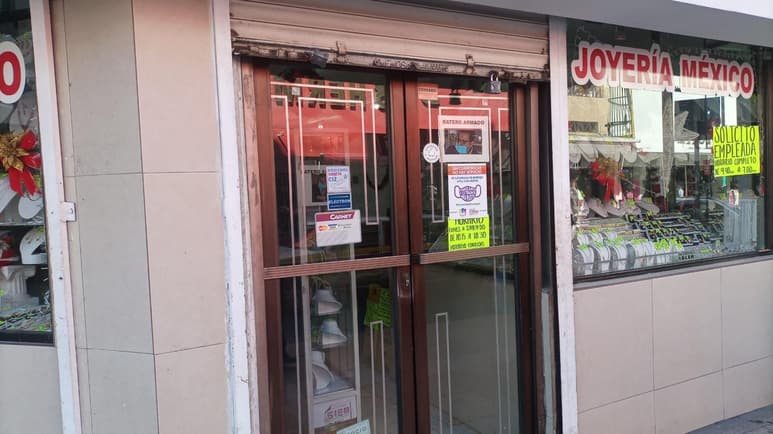Los hechos se registraron minutos después de las 10:00 horas en la 'Joyería México'. (EL SIGLO DE TORREÓN)