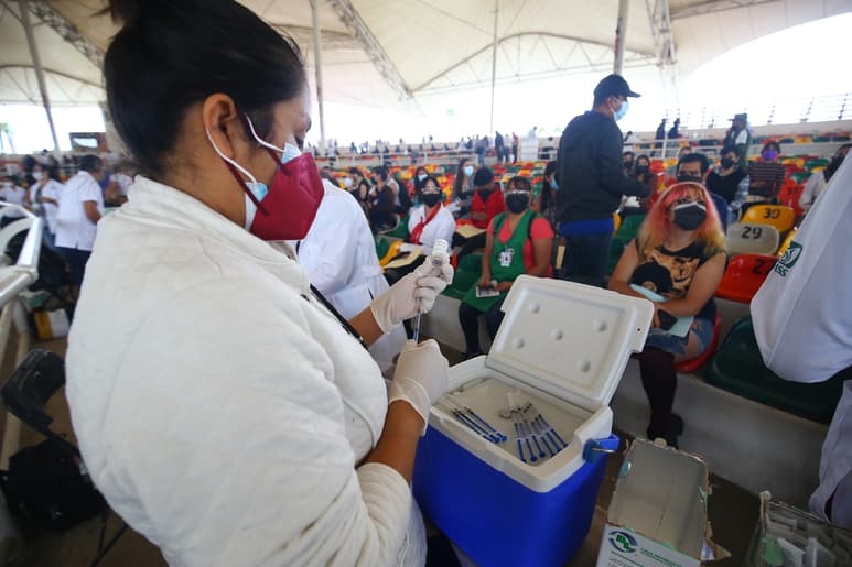 El registro para jóvenes entre 15 y 17 años está abierto desde hoy y será la vacuna Pfizer la que les sea suministrada. (EL SIGLO DE TORREÓN)