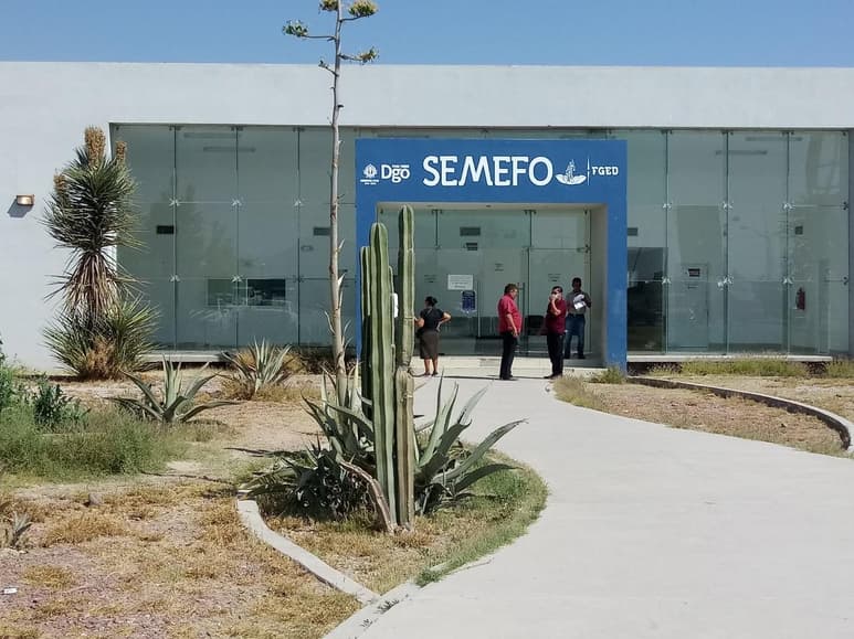 Los paramédicos de Cruz Roja que revisaron a la mujer, indicaron que ya tenía al menos 24 horas de fallecida y presentaba traumatismo de cráneo por caída. (EL SIGLO DE TORREÓN)