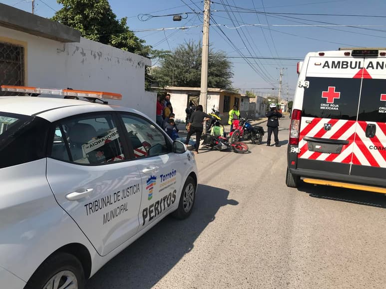El accidente fue en las calles Héroes de Cananea y Tampico en la colonia Ampliación Lázaro Cárdenas. (EL SIGLO DE TORREÓN)
