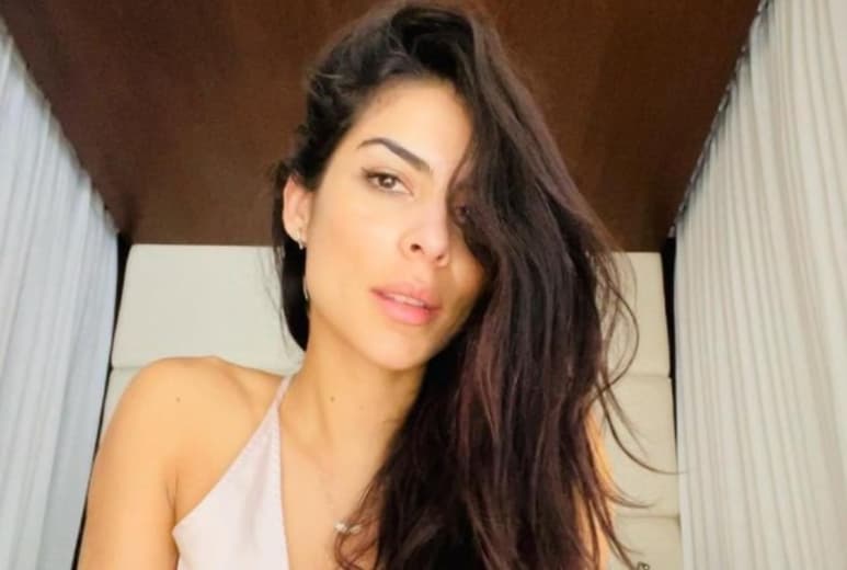 La cantante mexicana compartió los resultados de su trabajo en el gimnasio con una fotografía con la que se mostró en traje de baño (@SARGENTOLEON)