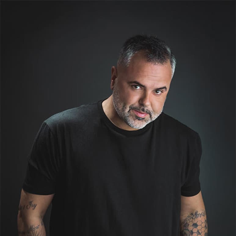 Juan Magán, el productor, DJ e intérprete nominado al Latin Grammy 2021, español más internacional de todos los tiempos y en los últimos años el que cuenta con más reproducciones en las plataformas digitales regresa a la escena de baile con Vamo’ a beber, el indiscutible nuevo himno del artista.