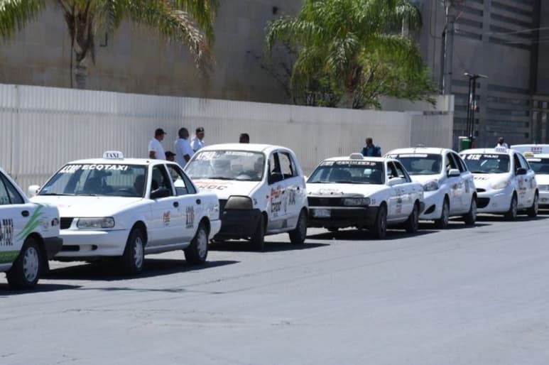 Taxistas afectados no han podido regularizar su situación ante Transporte, aseguró su titular. (ARCHIVO)