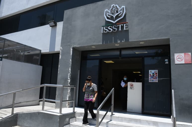 Los médicos del ISSSTE diagnosticaron al paciente con COVID-19 sin realizarle la prueba. (ARCHIVO)