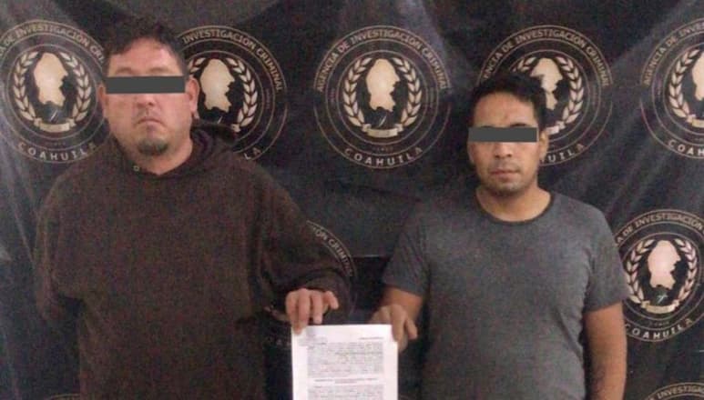 Los hombres son señalados por el delito de robo con violencia. (EL SIGLO DE TORREÓN)