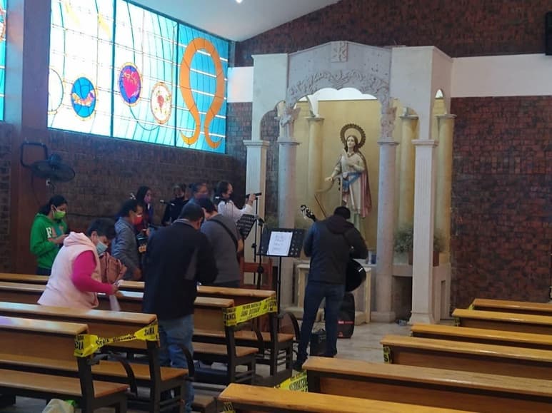 Al interior de la parroquia se debe respetar el aforo permitido por el Subcomité. (ANGÉLICA SANDOVAL)