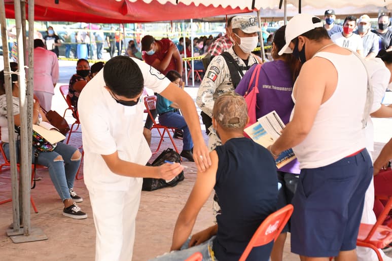 En esta jornada de vacunación solamente se habilitó un módulo en el Hospital General de Torreón, de lunes a sábado. (ARCHIVO)