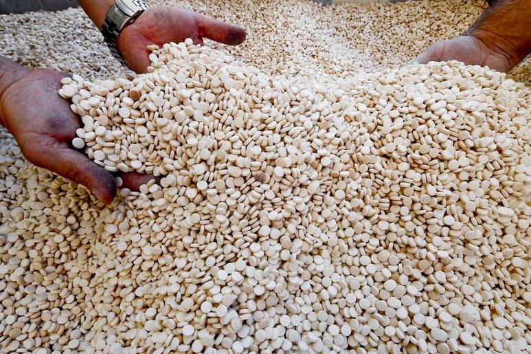 La producción del estimulante sintético 'captagón' en Siria ha vuelto al tapete este año tras una serie de incautaciones en países como Italia o Arabia Saudí, pero la droga forma parte de su economía de guerra desde hace años gracias a la facilidad con la que se crea, de acuerdo con varios expertos. (ARCHIVO)