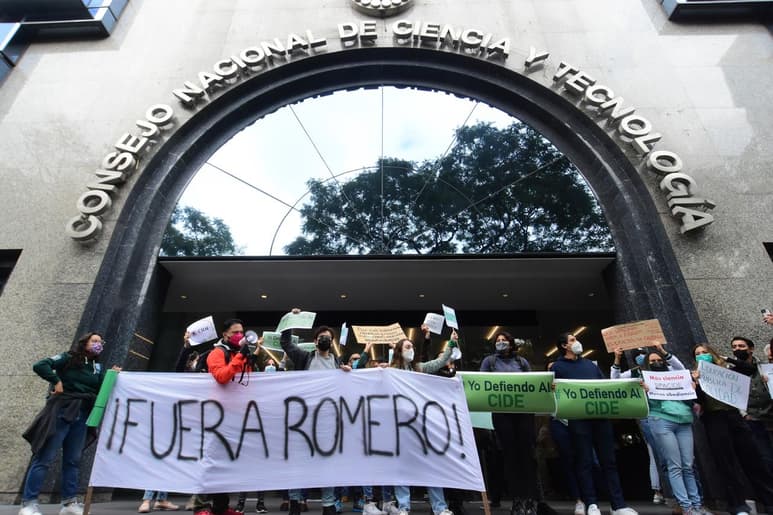 Investigadores del CIDE explicaron que para consumar el nombramiento de Romero es necesario que el presidente lo autorice. (ARCHIVO)