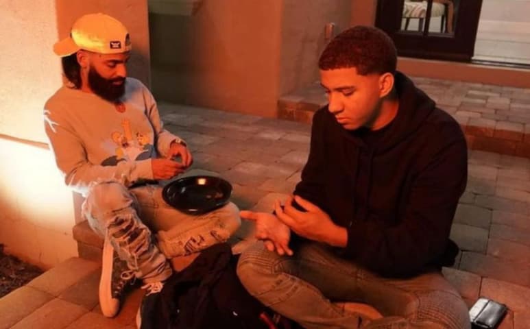El reguetonero puertorriqueño Arcángel admitió este lunes que 'nunca había sufrido tanto' ni había estado 'tan derrotado' y 'tan perdido' como tras la muerte de su hermano Justin Santos el domingo en un accidente de tránsito en un puente de San Juan. (ESPECIAL)
