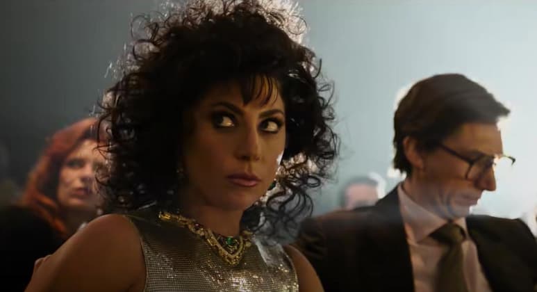Todo en “House of Gucci” (“La casa Gucci”) es exagerado. Los acentos. Las actuaciones. La moda. Los escenarios. El tiempo de ejecución. La música. La codicia. Esta película sabe exactamente lo que es y, cariño, es gloriosamente decadente y ridículamente divertida. (ESPECIAL)