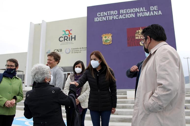 En una reunión de trabajo, los funcionarios estatales expusieron los protocolos de actuación en la búsqueda e identificación humana; asimismo explicaron el proceso de las cinco exhumaciones con enfoque masivo realizadas en el 2021 y el análisis post mortem que se lleva a cabo.