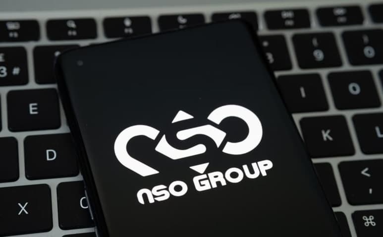 El software Pegasus es capaz de acceder a las cámaras y micrófonos de los usuarios sin permiso de estos, motivo por el que Apple presentó su demanda contra NSO Group (ESPECIAL)