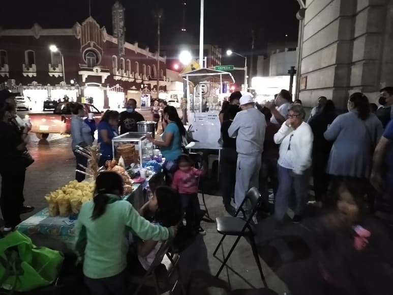 Se detectó al menos a una decena de personas que colocaron puestos de venta. (ROBERTO ITURRIAGA)