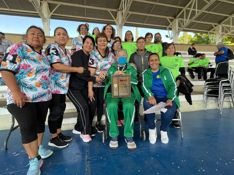 La maestra María Hortensia Meraz fue homenajeada por su ardua labor en este deporte, junto a su recordado esposo, Héctor Murillo.