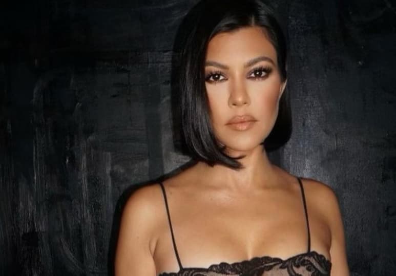 La empresaria estadounidense 'robó' miradas al mostrarse con traje de baño desde México (@KOURTNEYKARDASH)