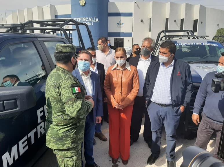 El gobernador de Durango, José Rosas Aispuro Torres, entregó 19 patrullas en la Vicefiscalía de Lerdo con el objetivo de reforzar la seguridad en La Laguna de Durango a través de diferentes corporaciones de los tres órdenes de gobierno, incluidas el Mando Especial.