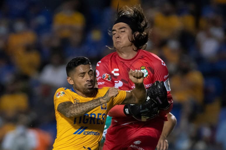 Los Guerreros de Santos Laguna se enfrentarán esta noche ante Tigres, en un duelo de cuartos de final a disputarse en el estadio Corona, por lo que en redes sociales ha despertado entre la afición la rivalidad entre ambos clubes norteños.