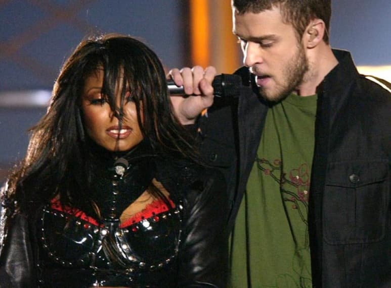 Fue en 2004 cuando Janet Jackson experimentó uno de los peores momentos de su carrera y por algo que ni siquiera ella hizo, pero que significó pérdida de contratos, dinero y por supuesto, ser juzgada públicamente.