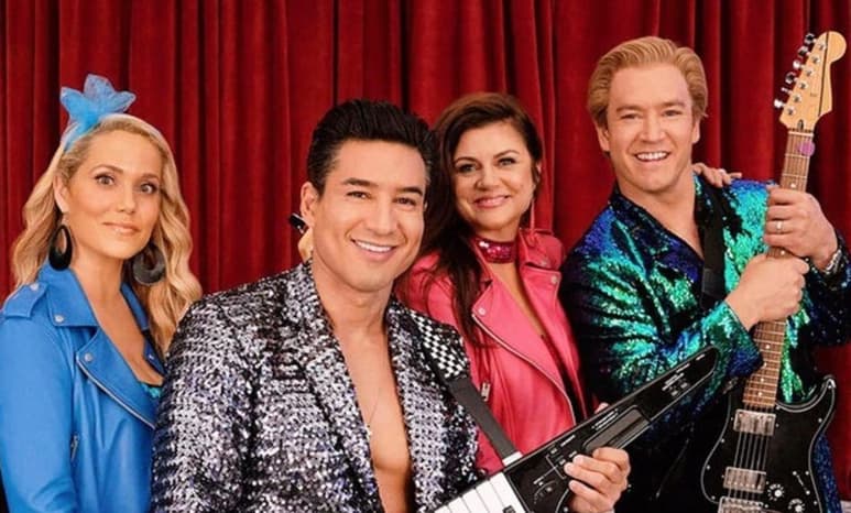 En plena obsesión por dar segundas vidas a los emblemas del pasado, 'Saved By The Bell' ('Salvados por la Campana'), una de las series que mejor definen los años 90, ha conseguido convencer al público con una versión actualizada y que mantiene a Mario López en su reparto. (ESPECIAL)