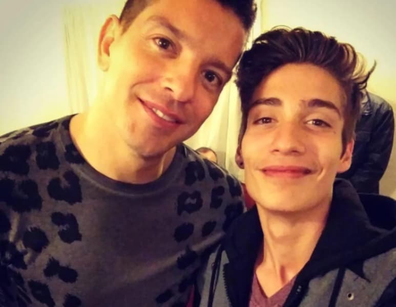 El hijo de Yahir, Tristán de 22 años, desde hace varios años sufre una fuerte adicción a las drogas, razón por la que su relación de padre e hijo los ha distanciado. (CORTESÍA)