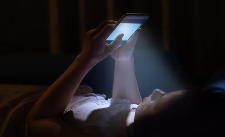 El uso del celular ha modificado el ritmo de muchas personas, en especial de los más jóvenes (ESPECIAL)