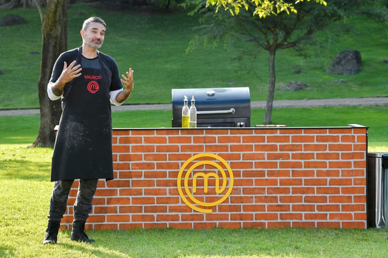 Mauricio Islas sale de MasterChef Celebrity.