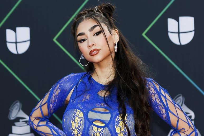 Paloma Mami es una joven artista chilena que le gusta contar historias de la gente cercana a ella y también personales a través de sus canciones.