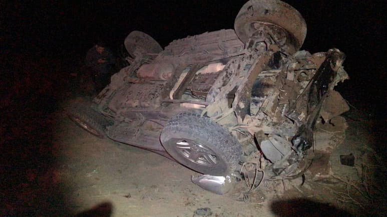 La unidad se salió del camino y dio varios giros hasta terminar entre los matorrales. (EL SIGLO DE TORREÓN)