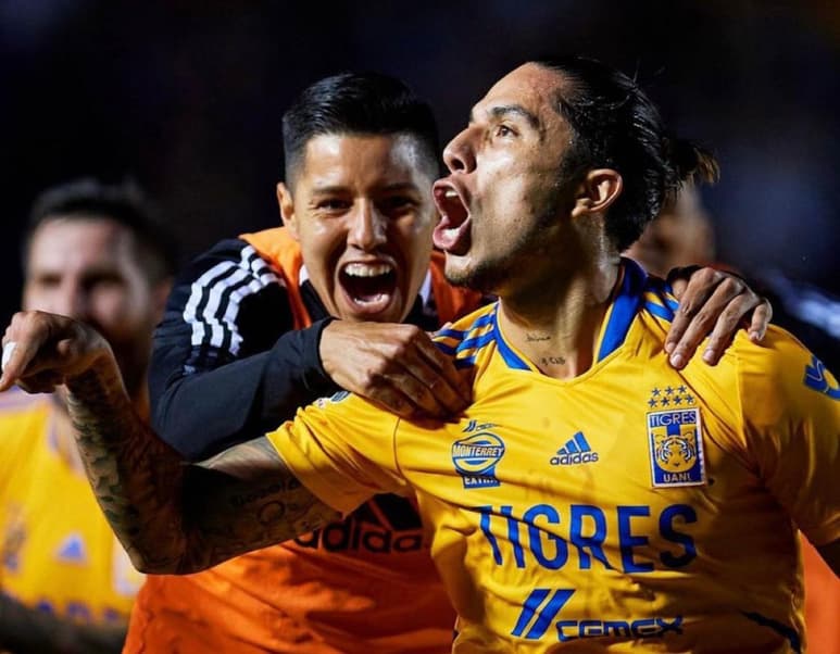 Carlos Salcedo le puso remedio a sus errores del partido de ida en el Corona que le costaron a los felinos poner en riesgo su pase a semifinales.
